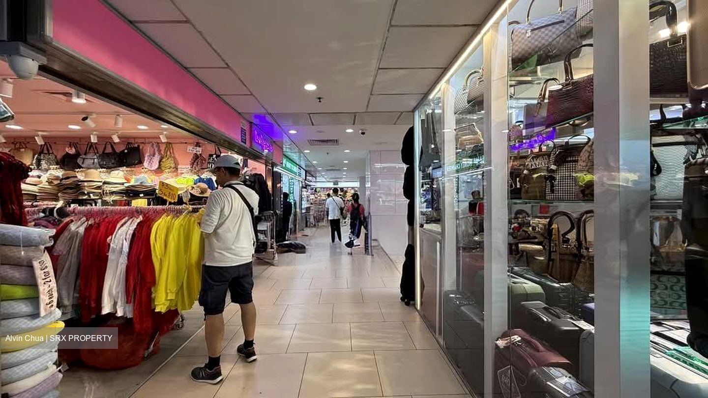 Lucky Plaza (D9), Shop House #628800441